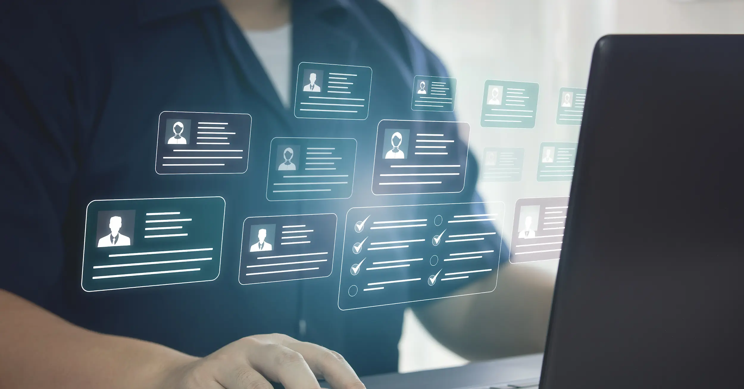 Marketer using personalization tools to improve e-commerce experience for small and medium-sized businesses.